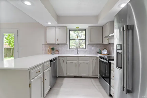 $318,000 | 8224 East Heritage Drive, Evansville, IN 47715