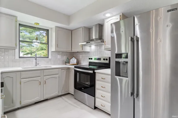 $318,000 | 8224 East Heritage Drive, Evansville, IN 47715