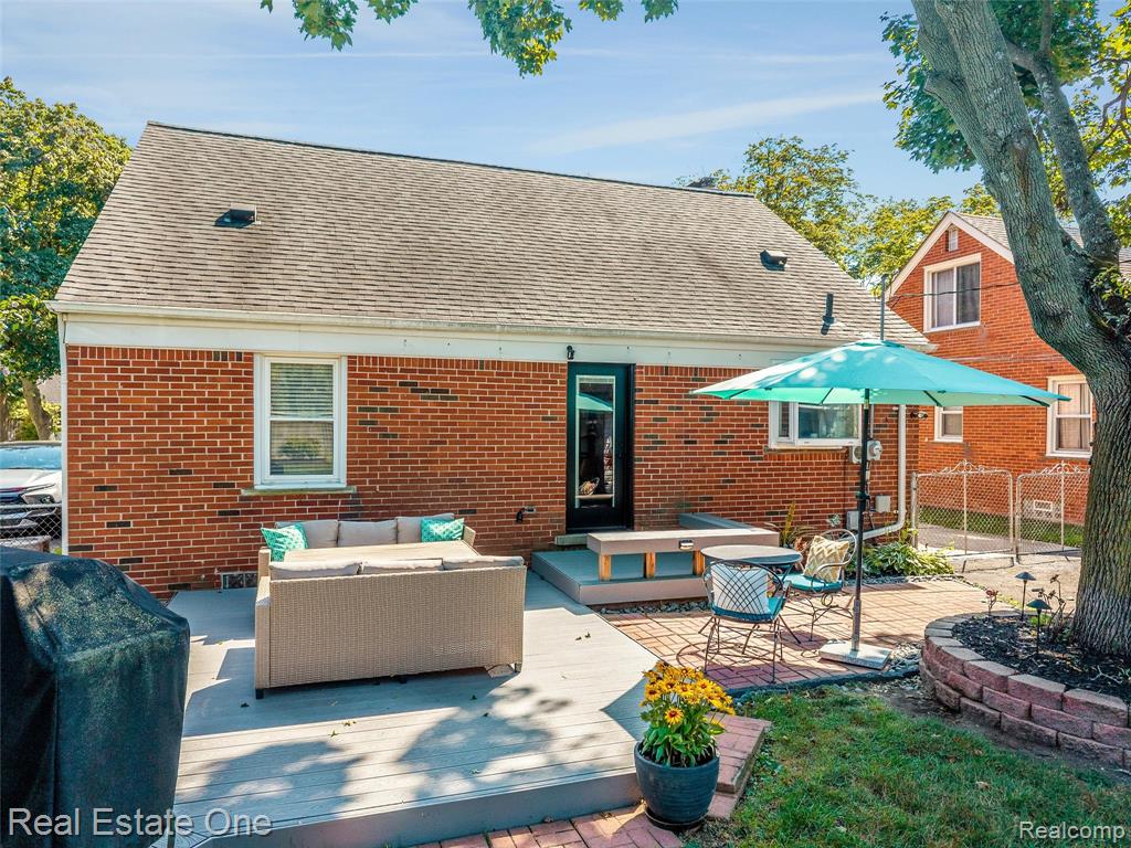 2040 Rosemont Road Berkley, MI 48072 - Photo 32 of 35