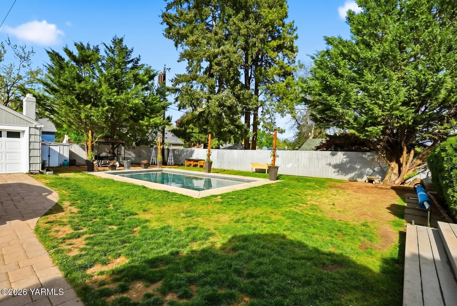 2705 West Walnut Street Yakima, WA 98902 - Photo 5 of 33 2705 W Walnut St_023 with water