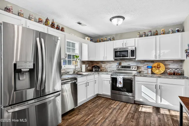 $268,000 | 109 Jenna Rea Road, Hubert, NC 28539