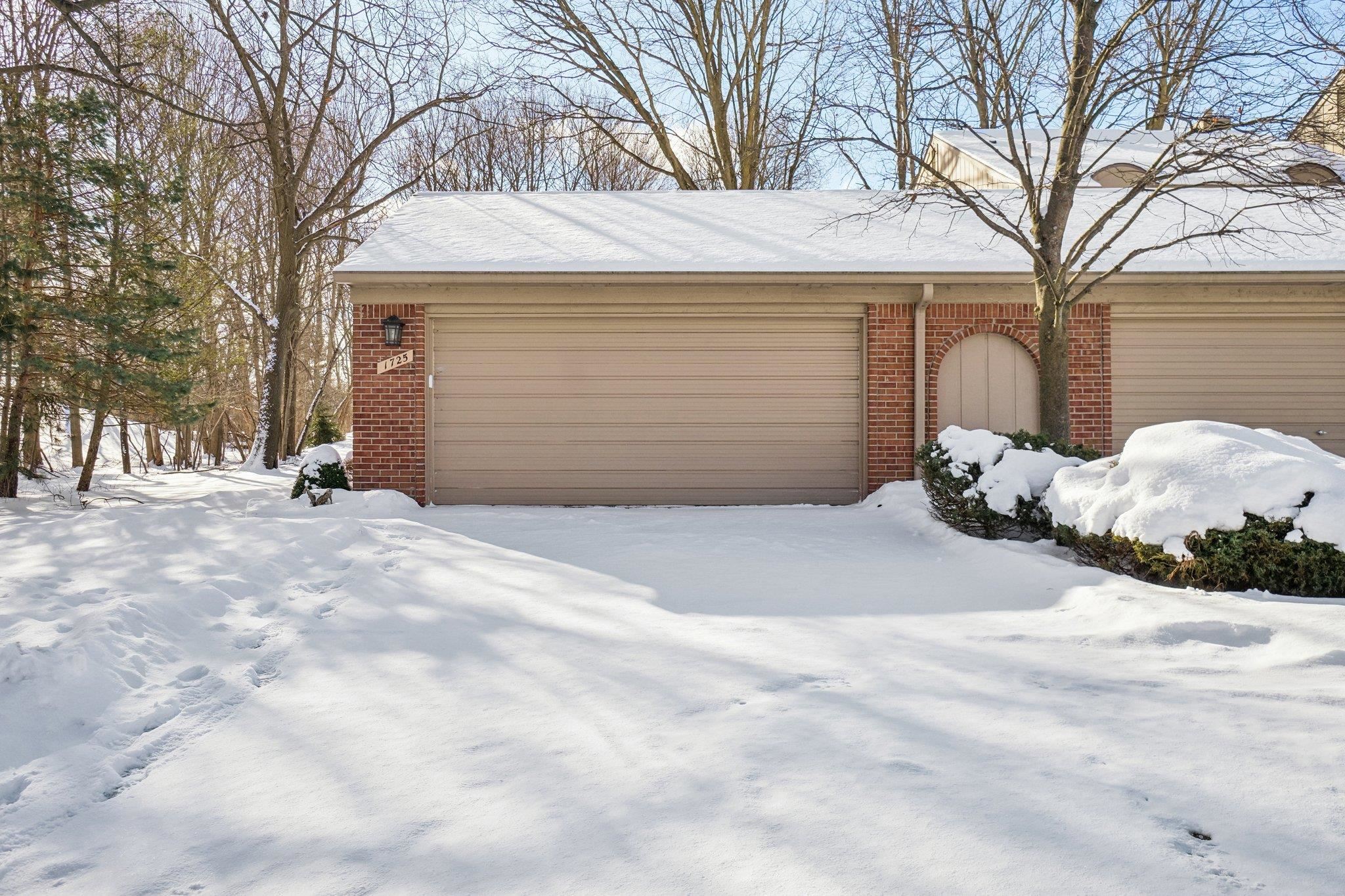 1725 Streamwood Drive Rochester Hills, MI 48309 - Photo 3 of 31