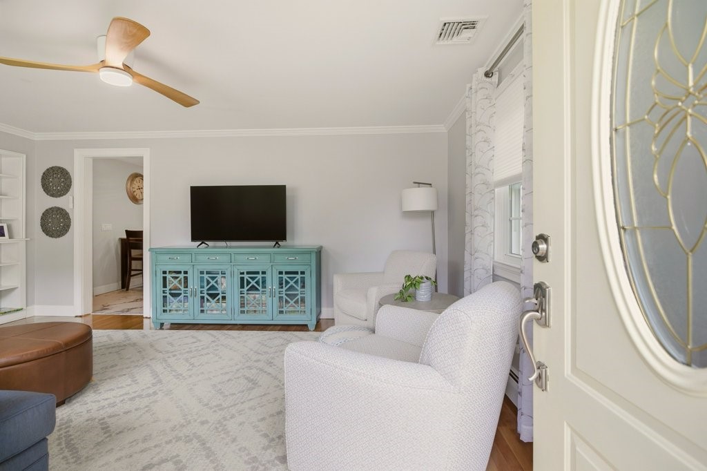 78 Grand View Road East Greenwich, RI 02818 - Photo 5 of 47