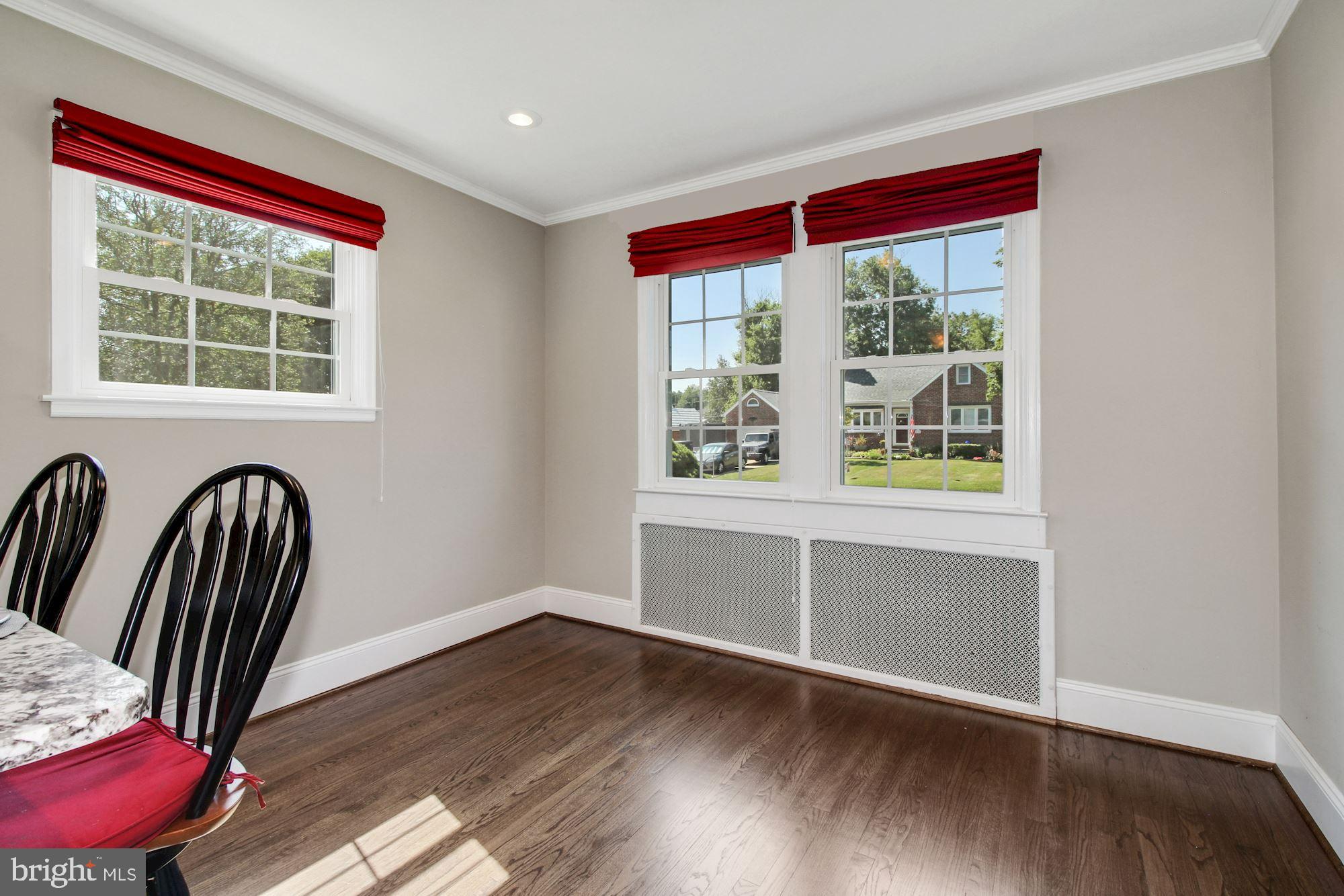534 Forest View Road Linthicum Heights, MD 21090 - Photo 6 of 28 Bright eat in kitchen
