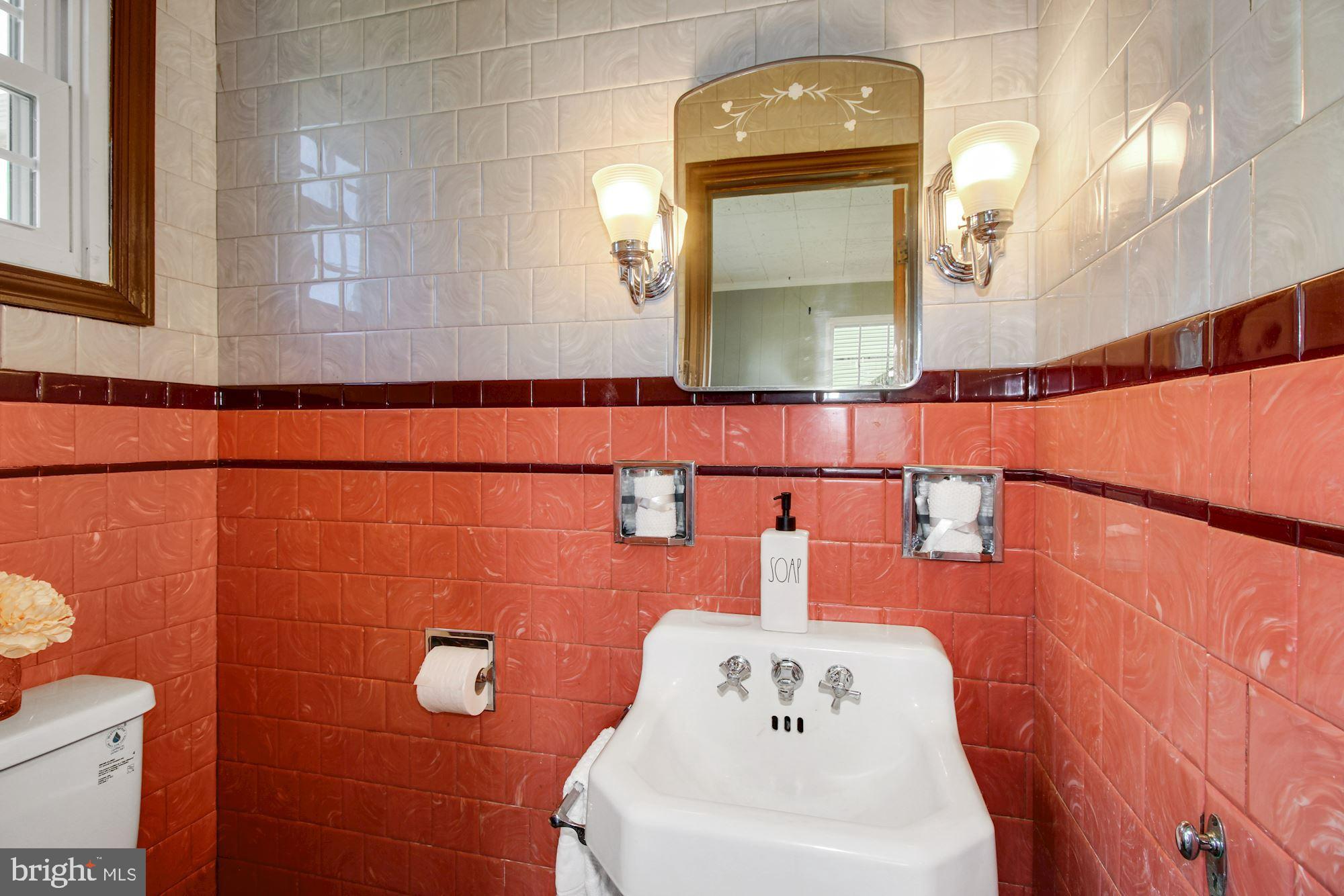 534 Forest View Road Linthicum Heights, MD 21090 - Photo 10 of 28 Power room on main level