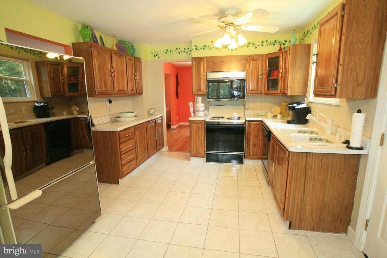 3614 Templar Road Randallstown, MD 21133 - Photo 13 of 17 Kitchen
