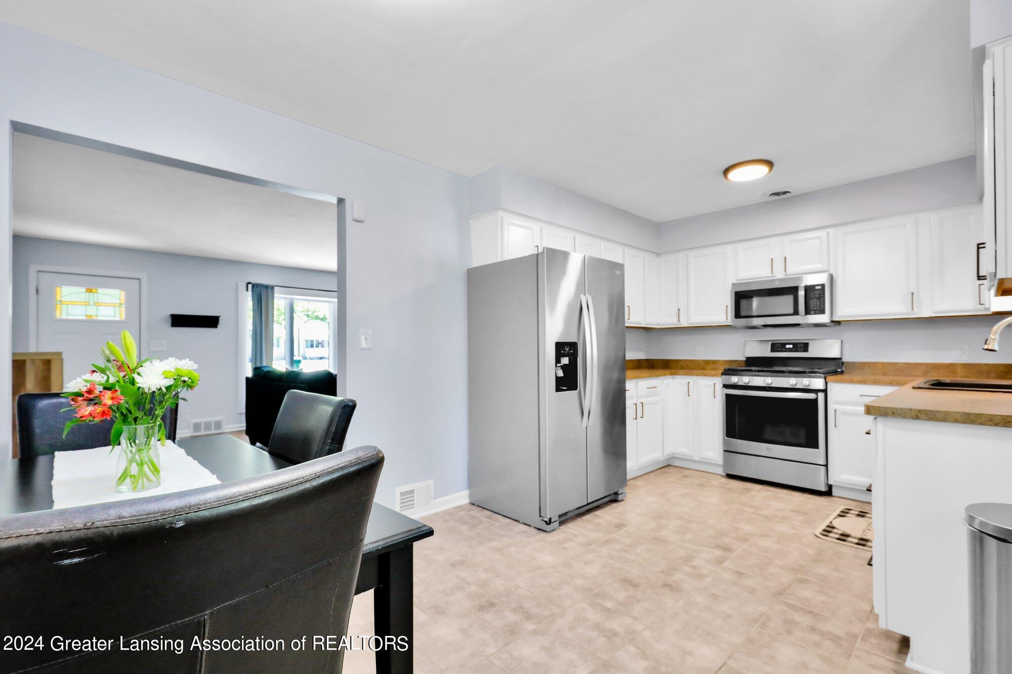6426 Rosedale Road Lansing, MI 48911 - Photo 20 of 33 Dining Room