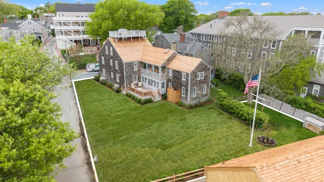 $13,500,000 | 10 North Water Street, Nantucket, MA 02554