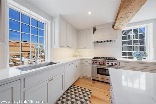 $13,500,000 | 10 North Water Street, Nantucket, MA 02554