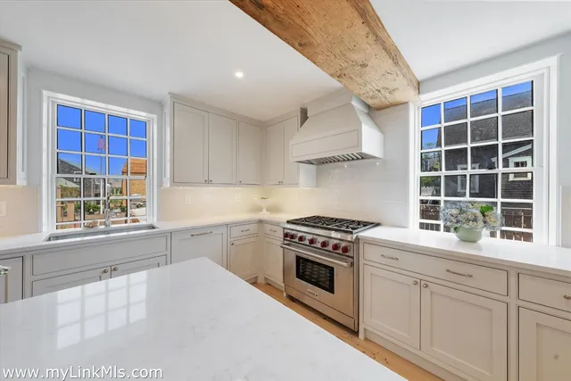 $13,500,000 | 10 North Water Street, Nantucket, MA 02554