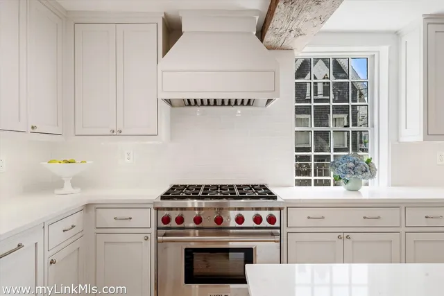 $13,500,000 | 10 North Water Street, Nantucket, MA 02554