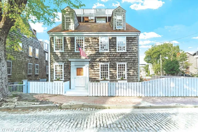 $13,500,000 | 10 North Water Street, Nantucket, MA 02554