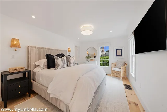 $13,500,000 | 10 North Water Street, Nantucket, MA 02554