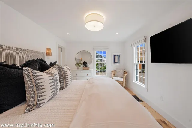 $13,500,000 | 10 North Water Street, Nantucket, MA 02554