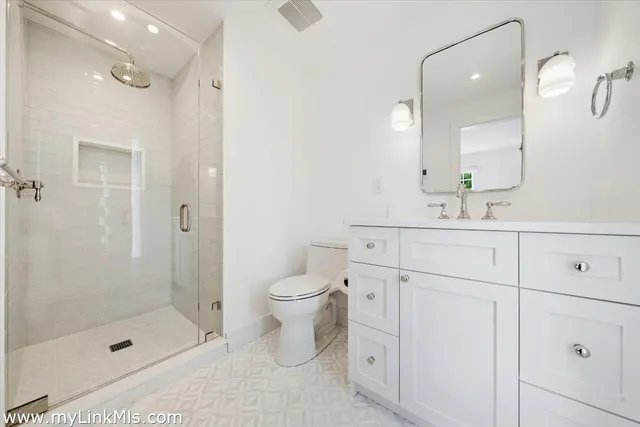 $13,500,000 | 10 North Water Street, Nantucket, MA 02554