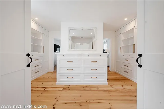 $13,500,000 | 10 North Water Street, Nantucket, MA 02554