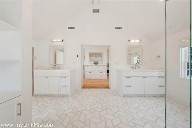 $13,500,000 | 10 North Water Street, Nantucket, MA 02554