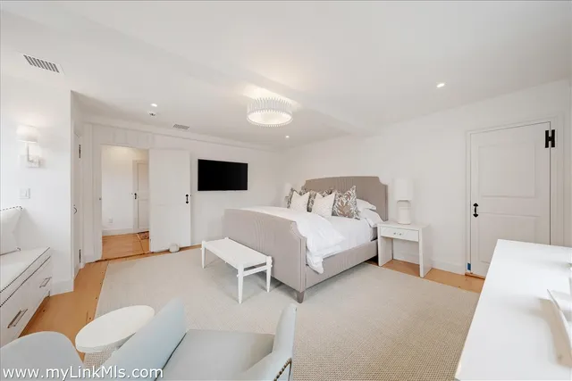 $13,500,000 | 10 North Water Street, Nantucket, MA 02554