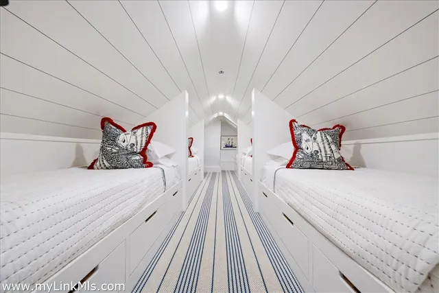 $13,500,000 | 10 North Water Street, Nantucket, MA 02554