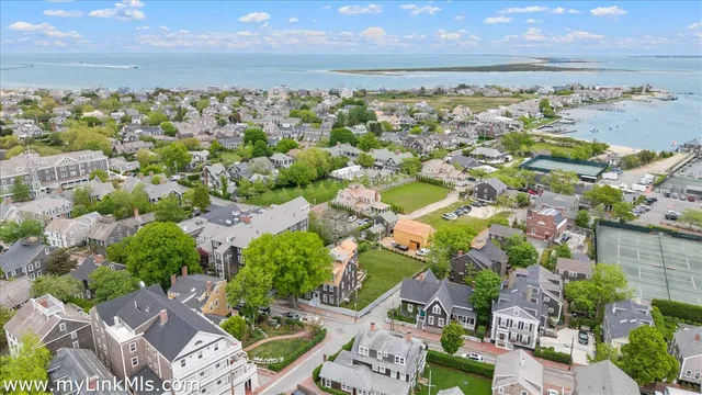 $13,500,000 | 10 North Water Street, Nantucket, MA 02554