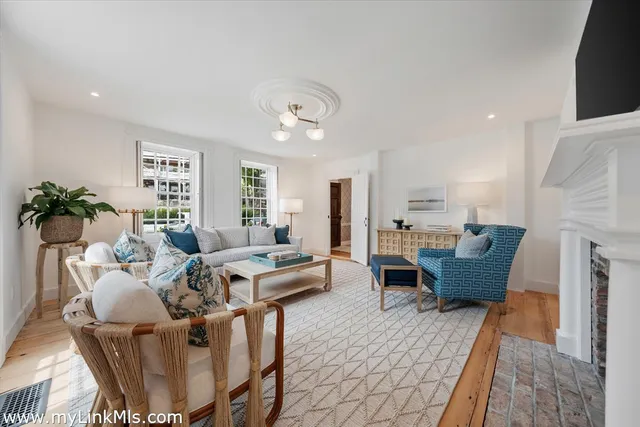 $13,500,000 | 10 North Water Street, Nantucket, MA 02554