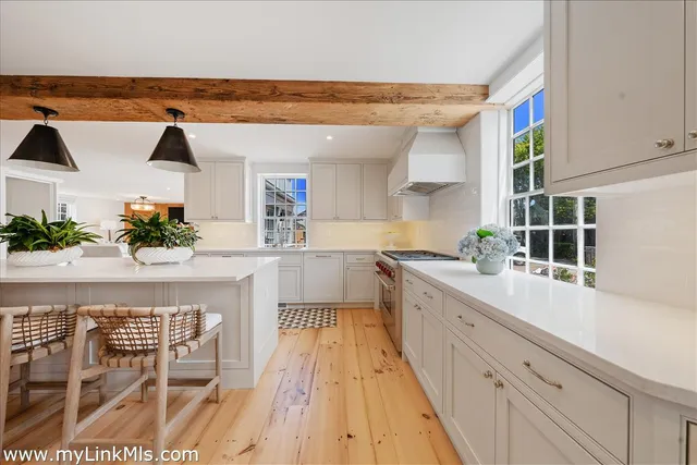 $13,500,000 | 10 North Water Street, Nantucket, MA 02554