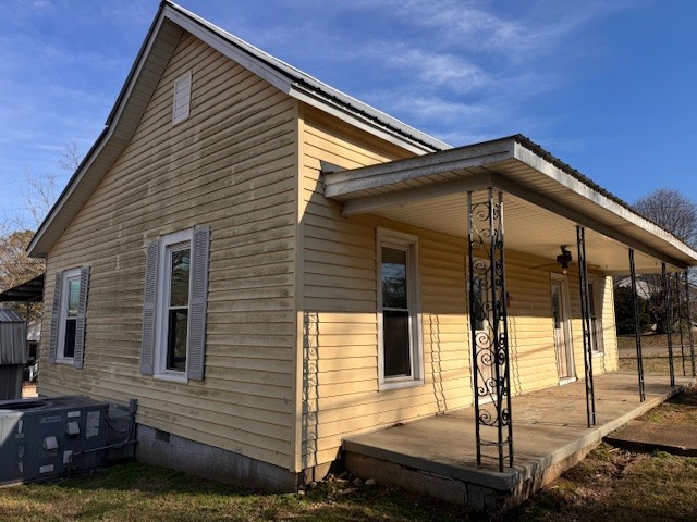 139 Columbia Avenue Centerville, TN 37033 - Photo 11 of 44 a front view of a house with a yard