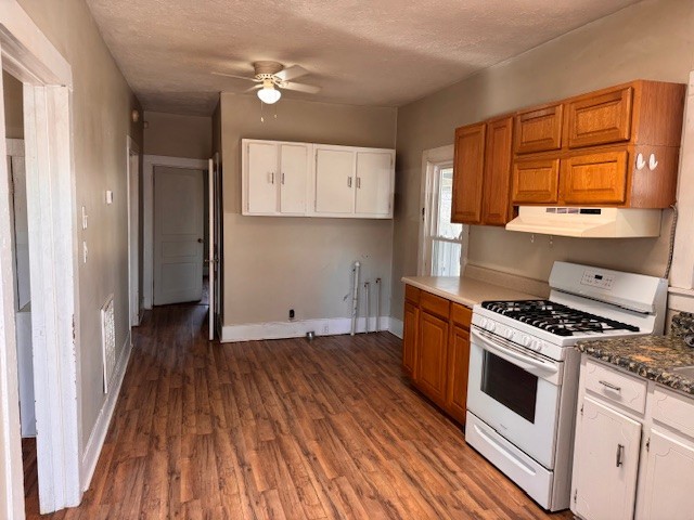139 Columbia Avenue Centerville, TN 37033 - Photo 17 of 44 a kitchen with a stove a refrigerator and a microwave