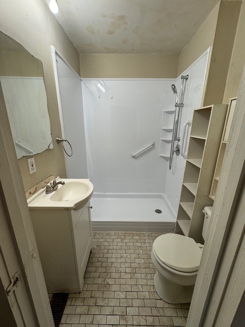 139 Columbia Avenue Centerville, TN 37033 - Photo 31 of 44 a bathroom with a sink a toilet a mirror and shower