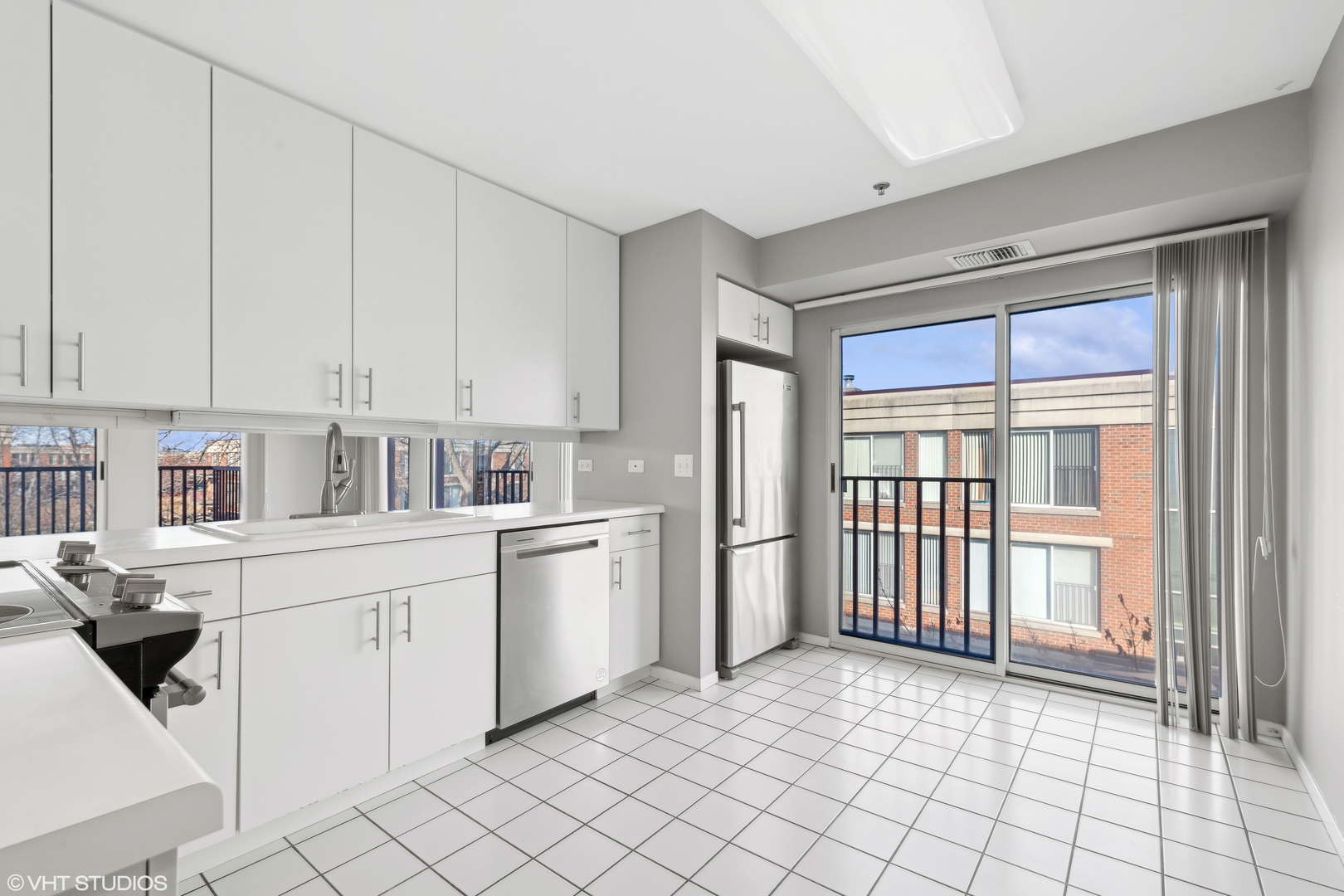 382 Kelburn Road, Unit 322 Deerfield, IL 60015 - Photo 4 of 15 Gallery Image 4