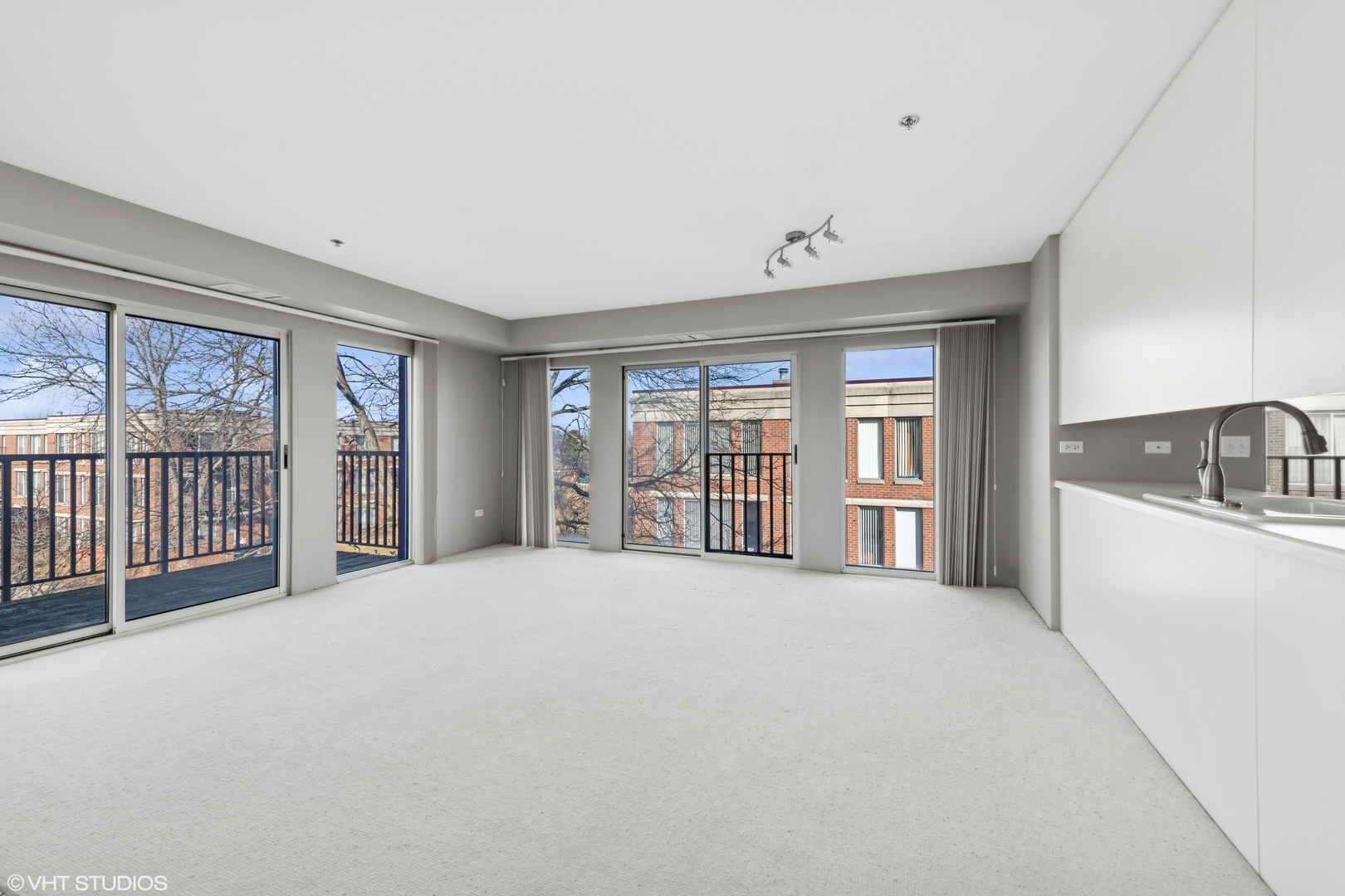 382 Kelburn Road, Unit 322 Deerfield, IL 60015 - Photo 5 of 15 Gallery Image 5