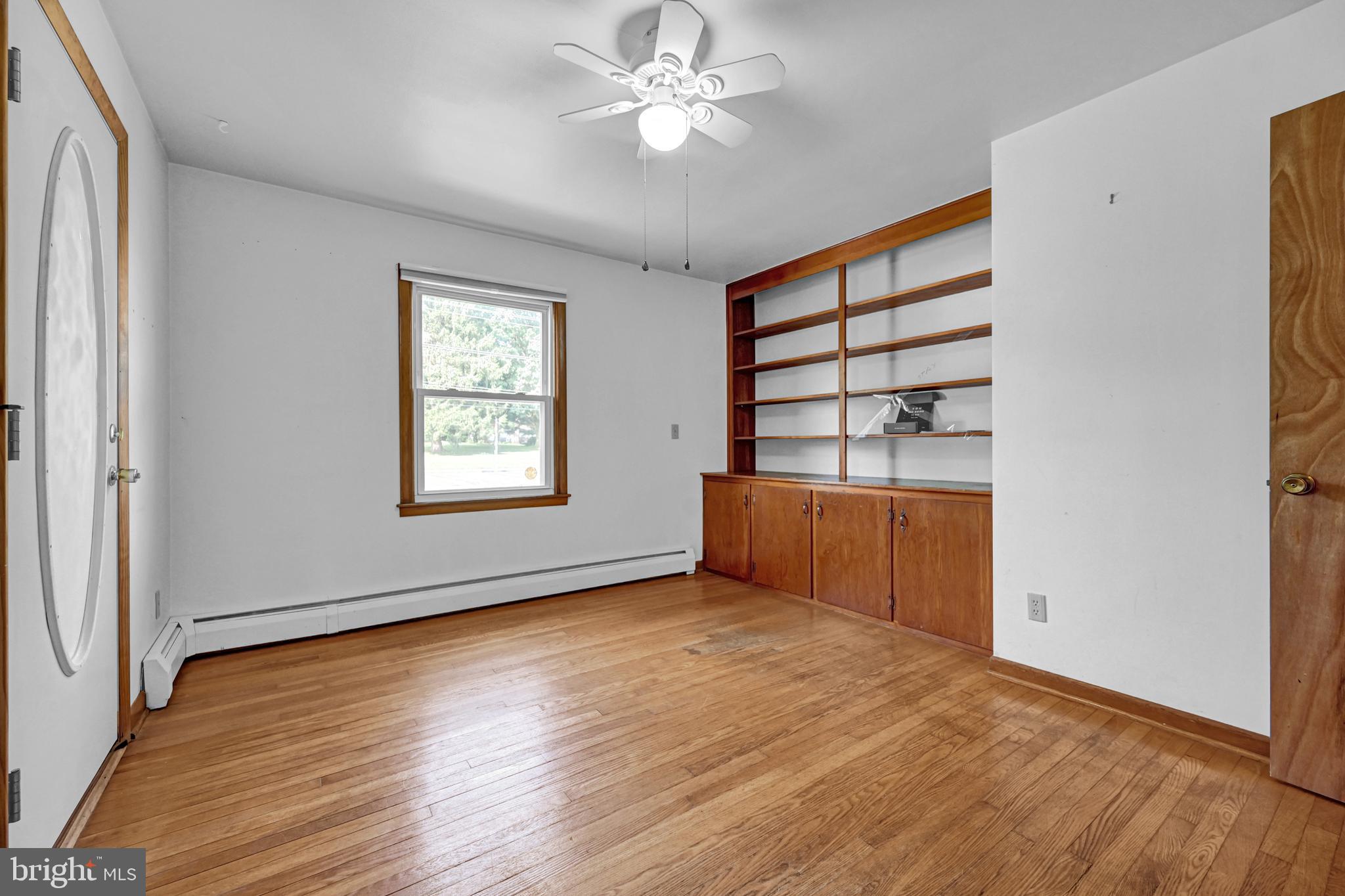840 Broad Ext Street Delta, PA 17314 - Photo 18 of 27 Home office with separate entrance from driveway.