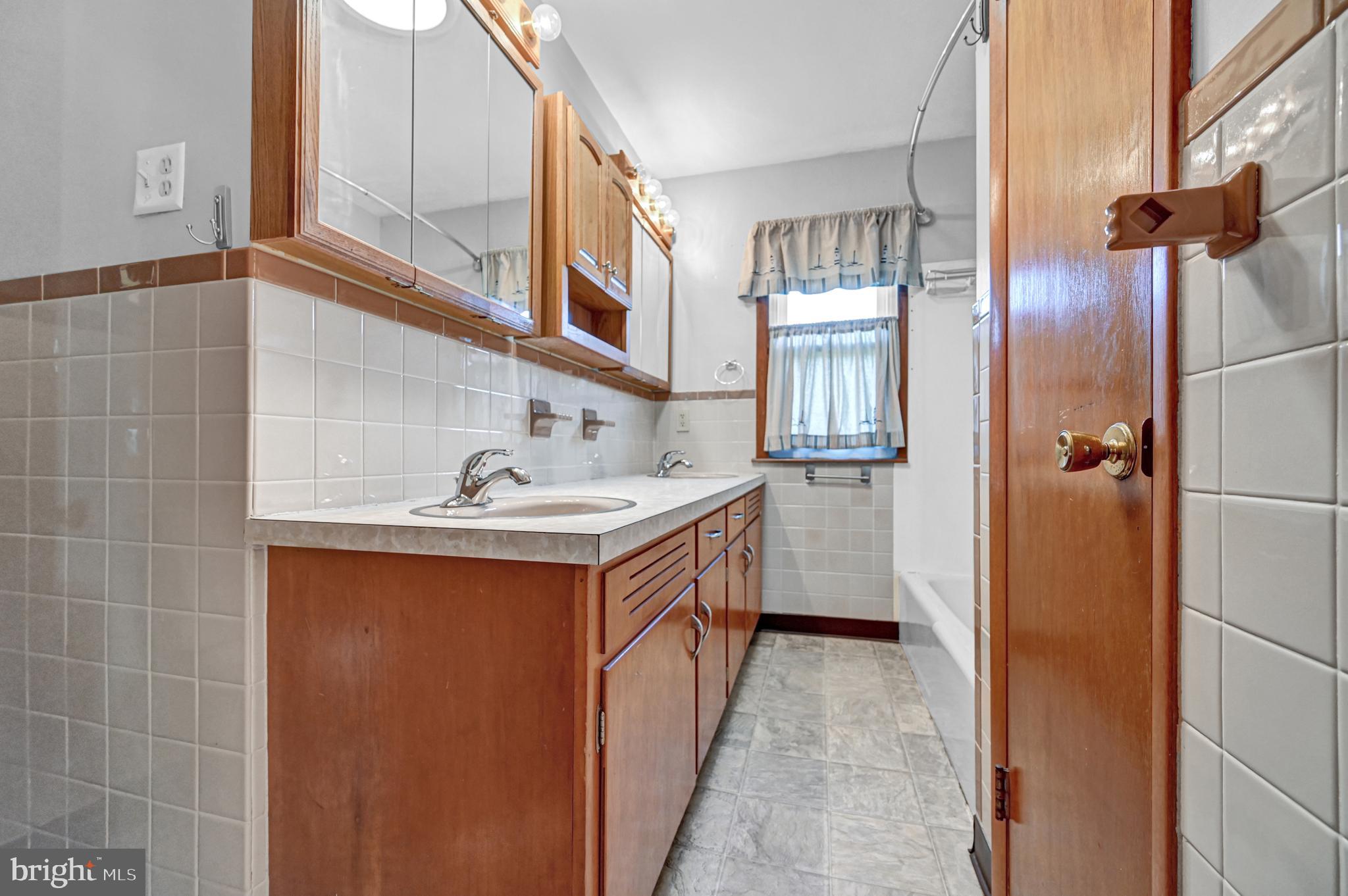 840 Broad Ext Street Delta, PA 17314 - Photo 23 of 27 Full Bath