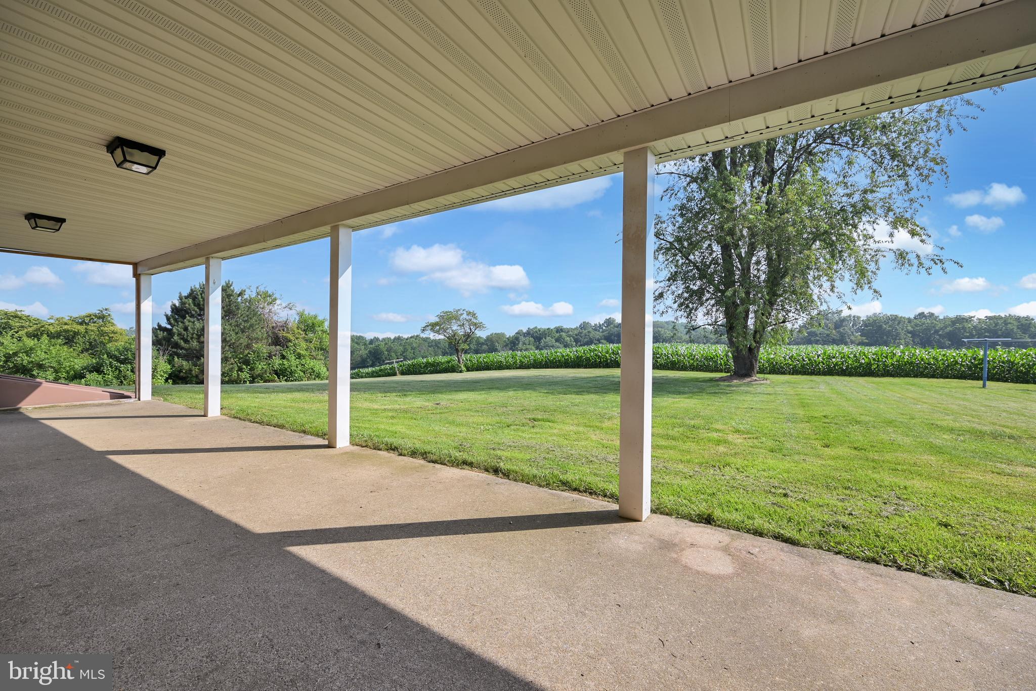 840 Broad Ext Street Delta, PA 17314 - Photo 6 of 27 Back yard patio view