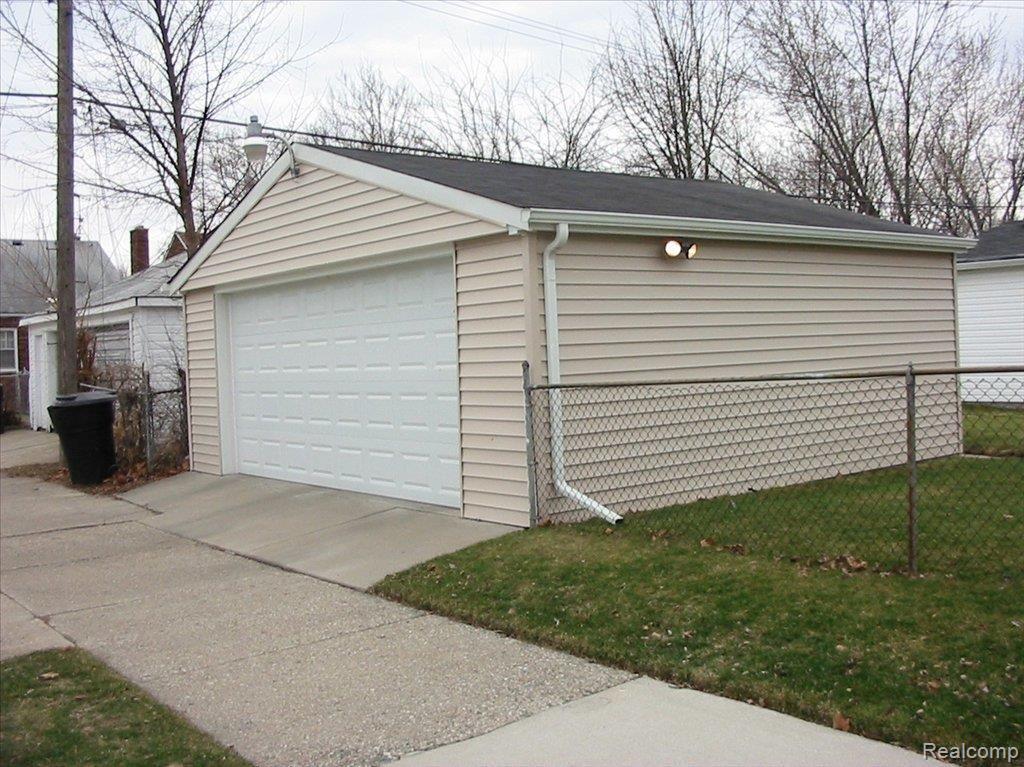 15510 Spring Garden Street Detroit, MI 48205 - Photo 2 of 4 IMG_2159