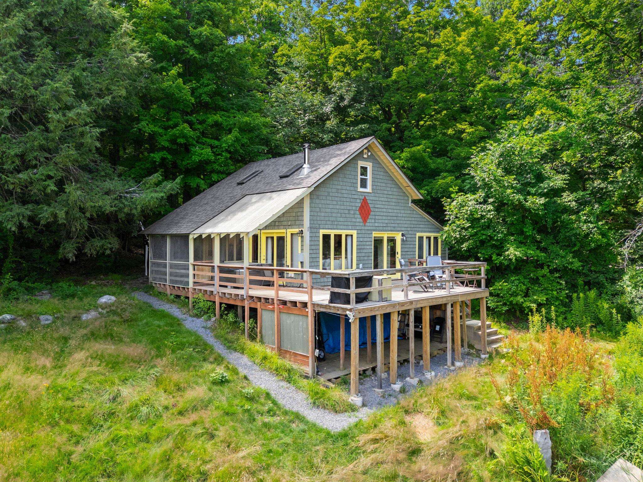 139 Old Country Road New Ipswich, NH 03071 - Photo 1 of 31 Gallery Image 1