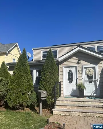 $2,300 | 117 Feronia Way, Unit 2, Rutherford, NJ 07070