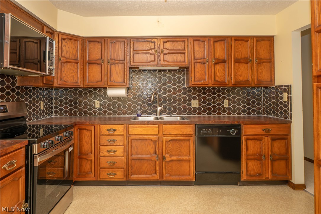 2421 Fairview Road Uniontown, OH 44685 - Photo 16 of 50 Gallery Image 16