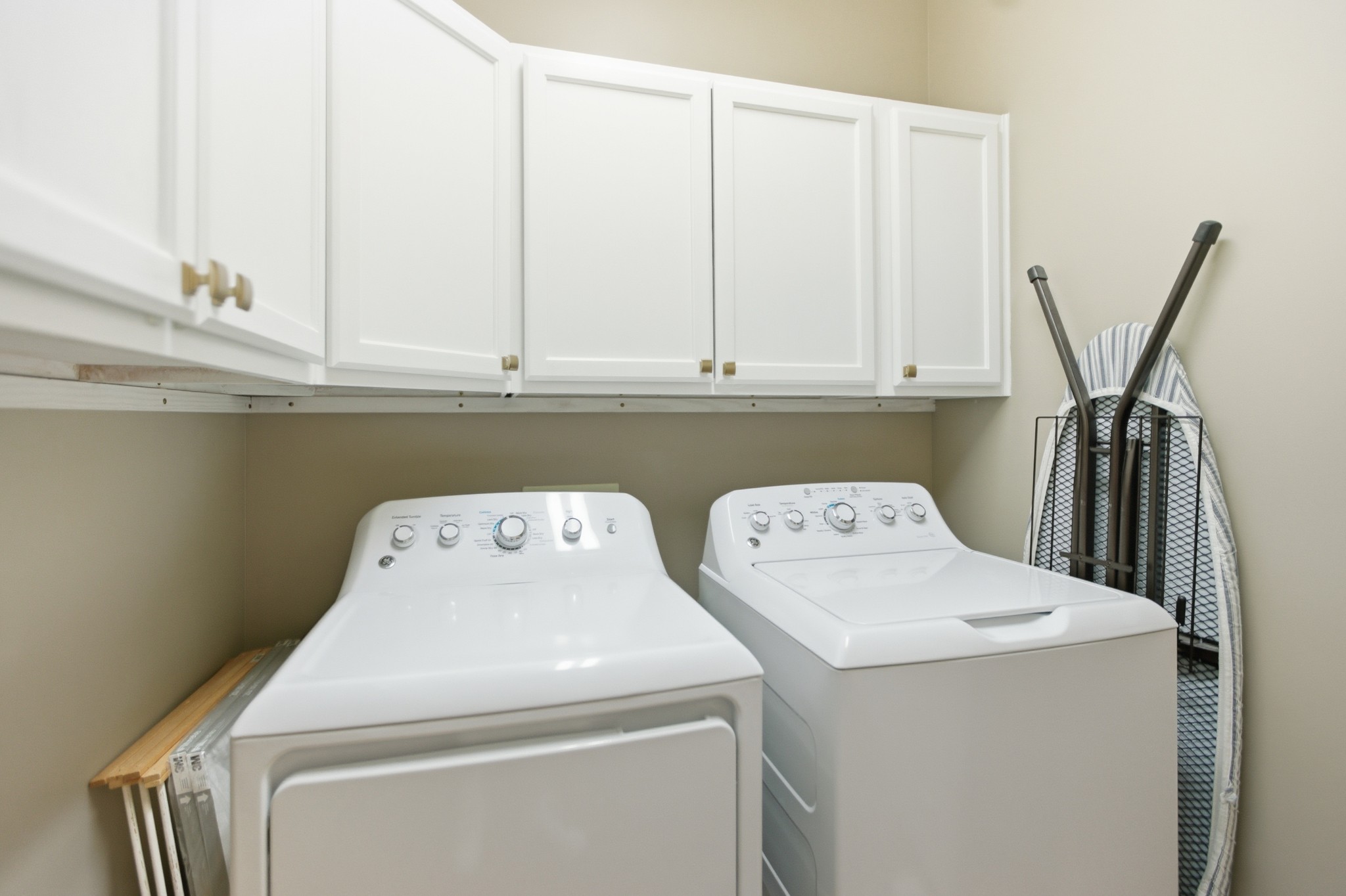 431 Ovoca Lake Road Tullahoma, TN 37388 - Photo 36 of 58 a utility room with dryer and washer
