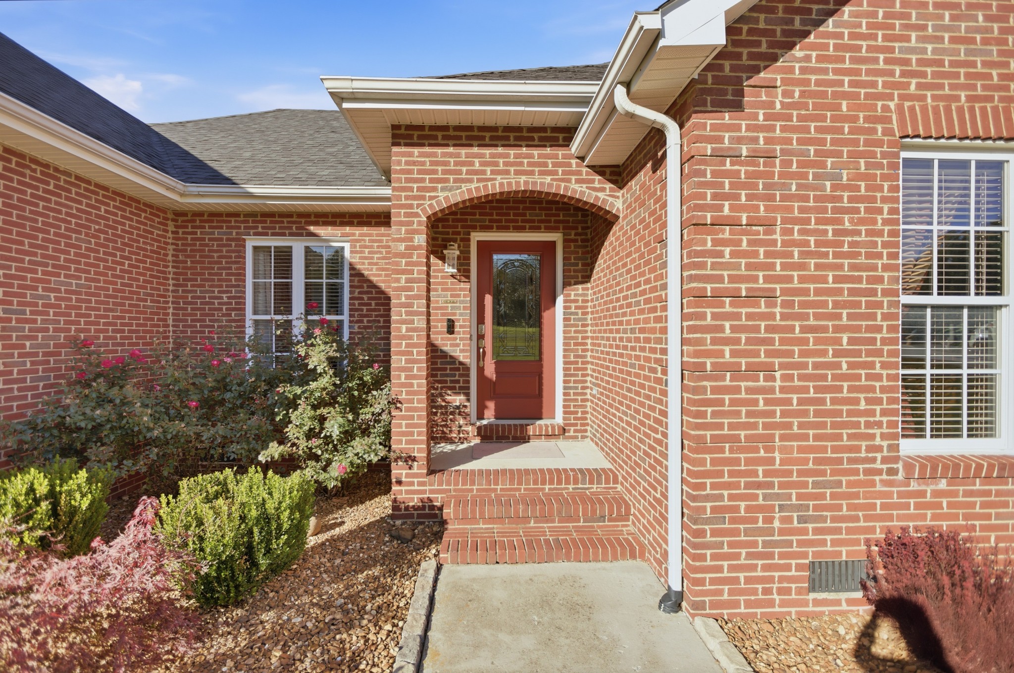 431 Ovoca Lake Road Tullahoma, TN 37388 - Photo 5 of 58 a front view of a house with garden