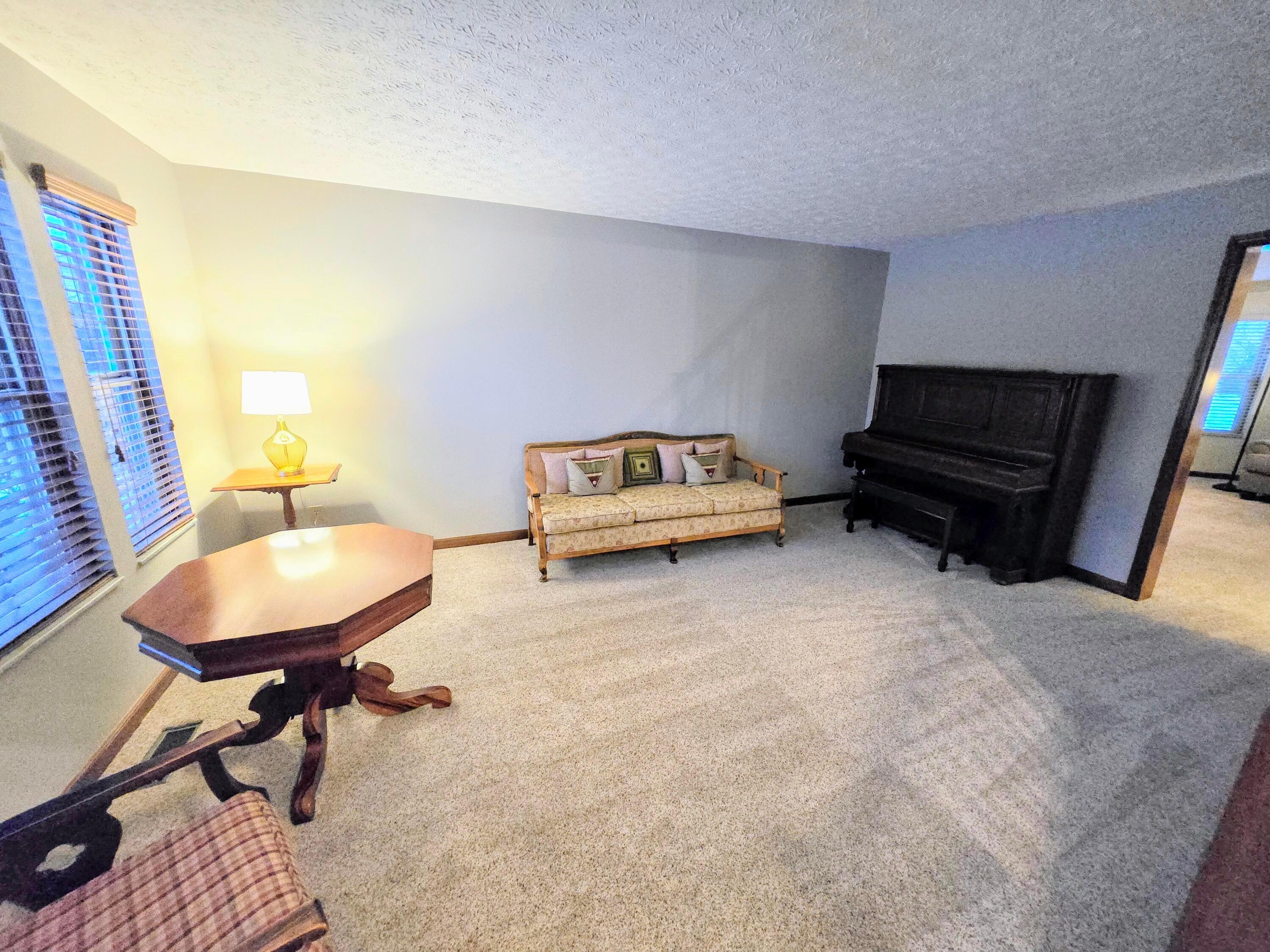 7912 Pinehill Road Lewis Center, OH 43035 - Photo 8 of 28 22 Living Room