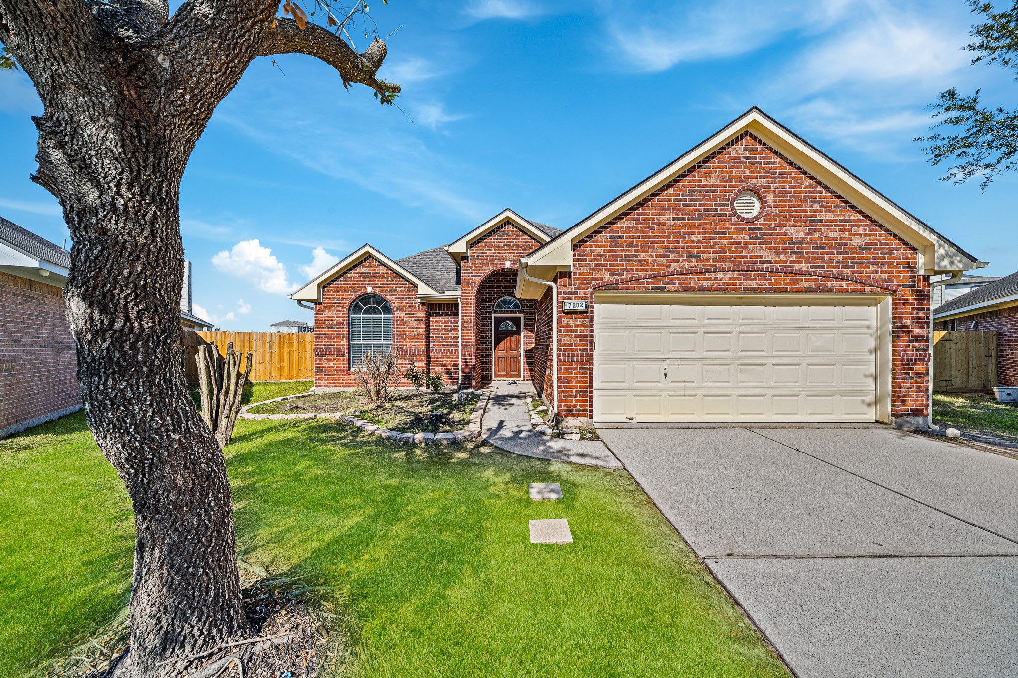 7202 Lyndhurst Village Lane Spring, TX 77379 - Photo 2 of 28