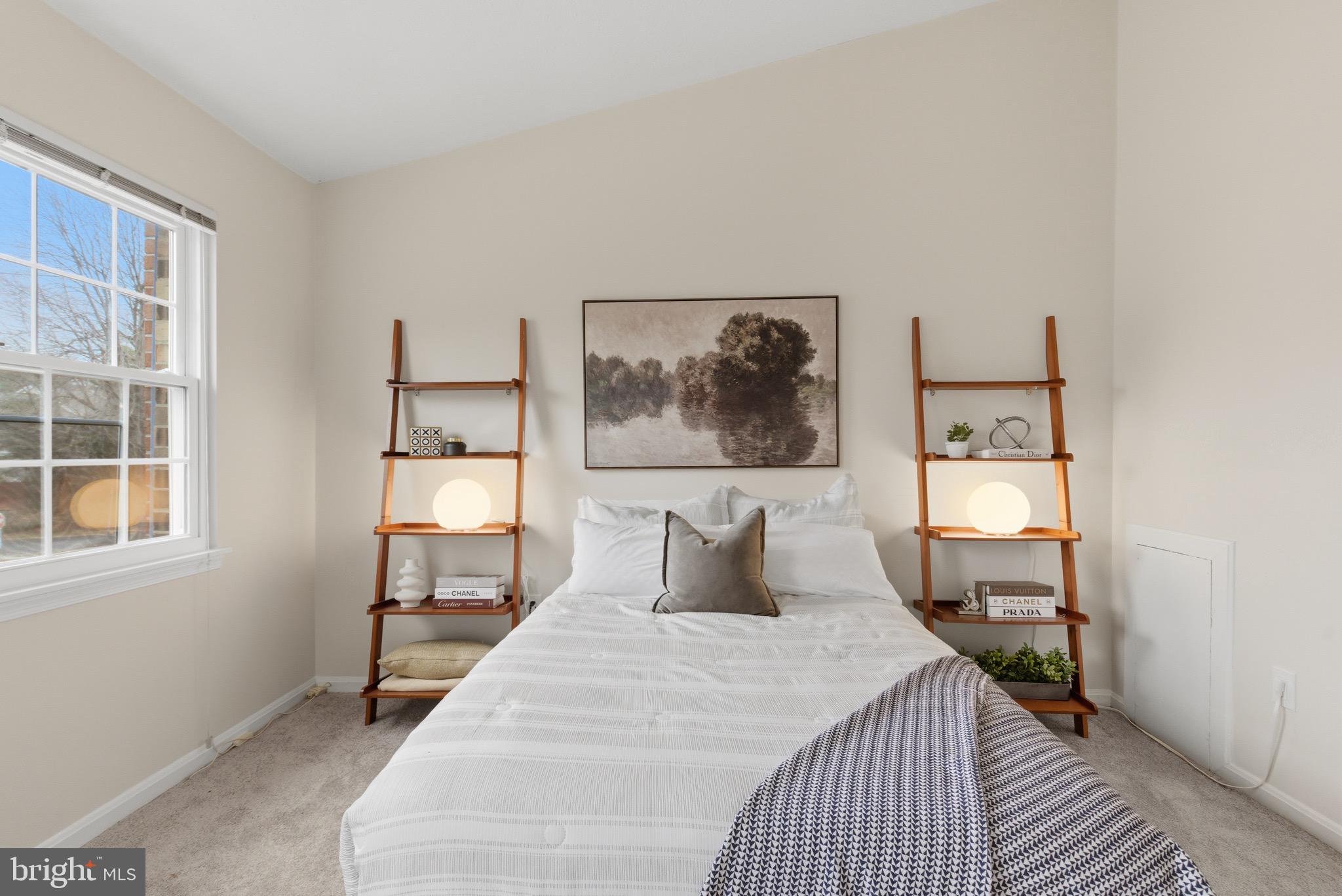 517 Pickwick Village Way Silver Spring, MD 20901 - Photo 22 of 39 a bedroom with a bed and a painting on the wall