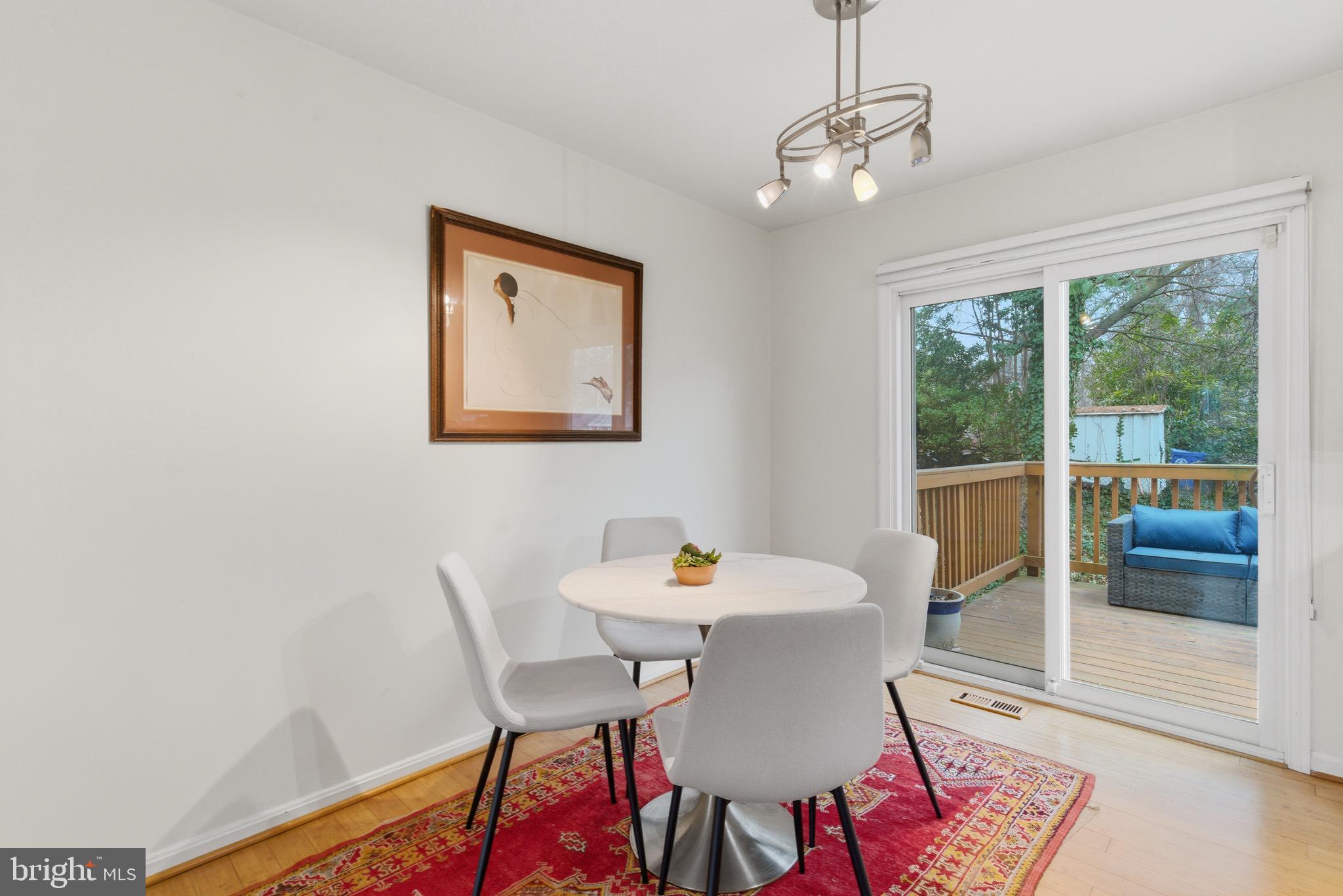 517 Pickwick Village Way Silver Spring, MD 20901 - Photo 7 of 39 a dining room with furniture and window