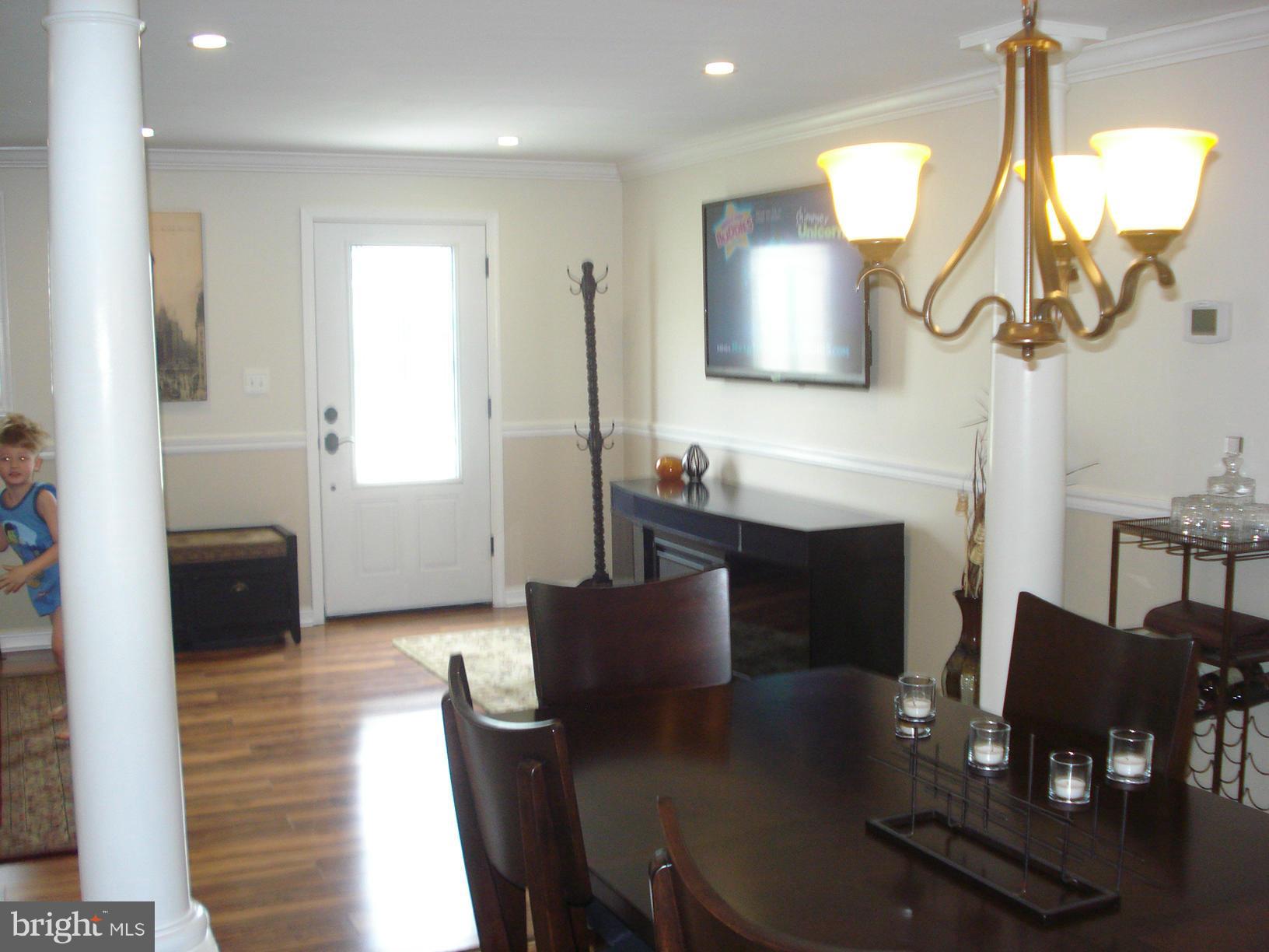 236 Wanda Road Pasadena, MD 21122 - Photo 5 of 30 Interior (General)