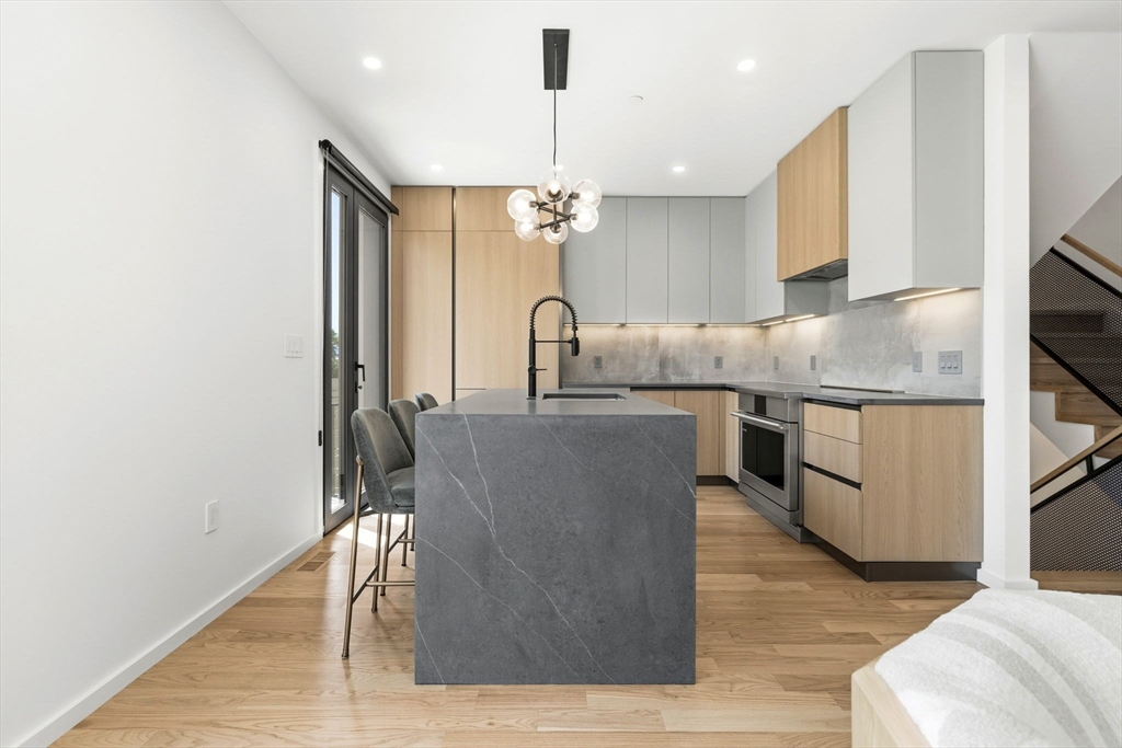 9 Algonquin Road, Unit 2 Chestnut Hill, MA 02467 - Photo 7 of 37