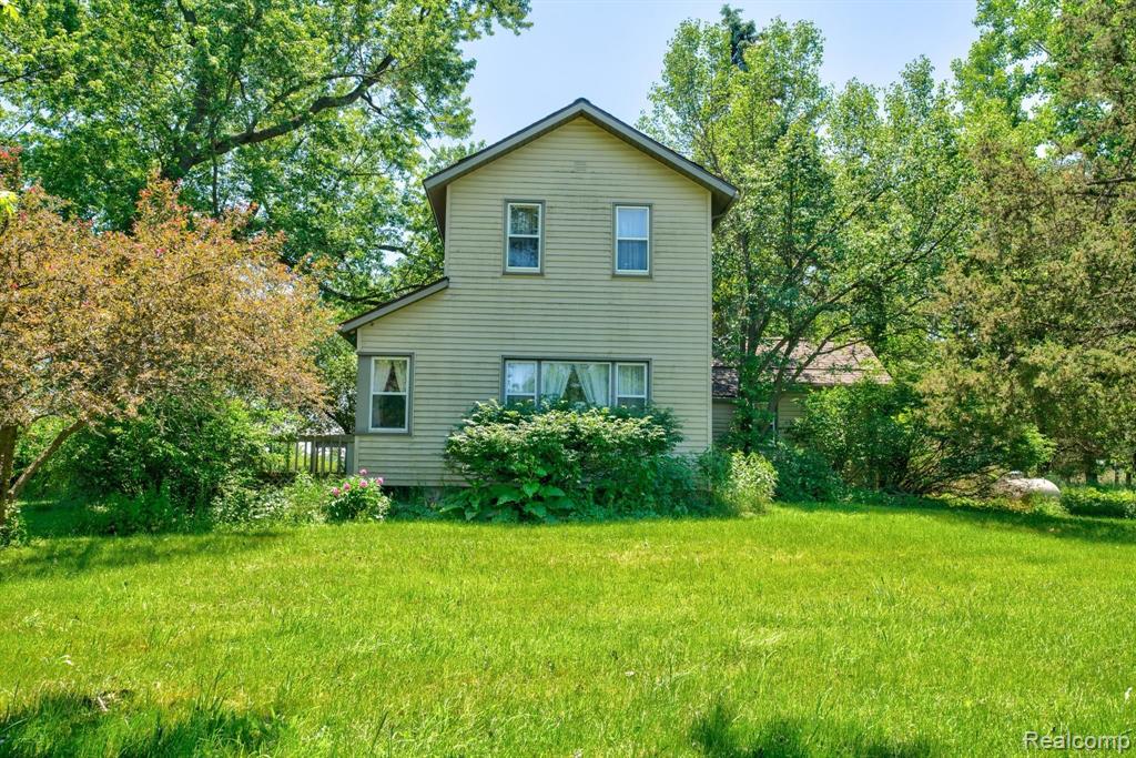 10725 East Lovejoy Road Perry, MI 48872 - Photo 1 of 38