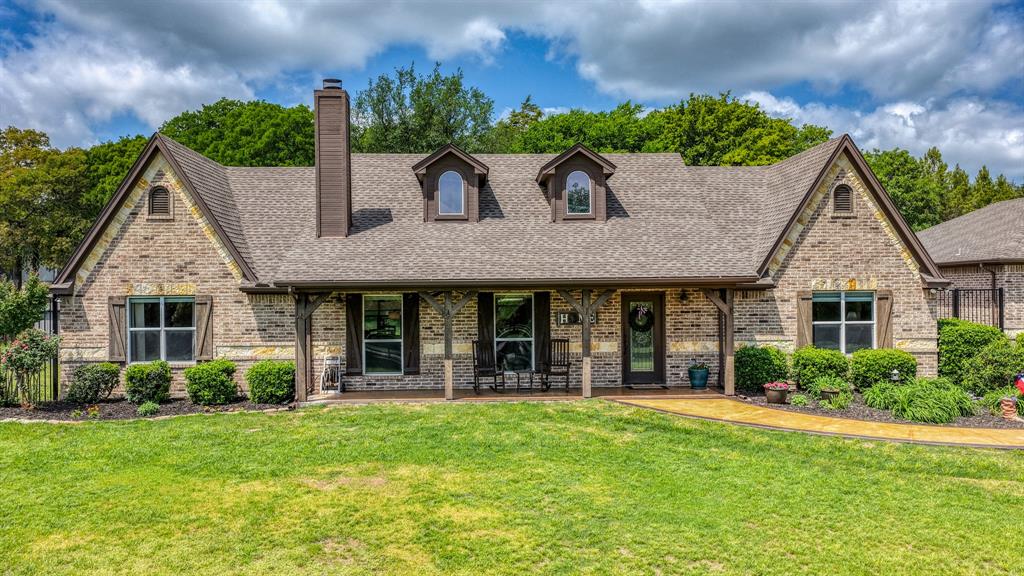a view of a house with garden and yard
