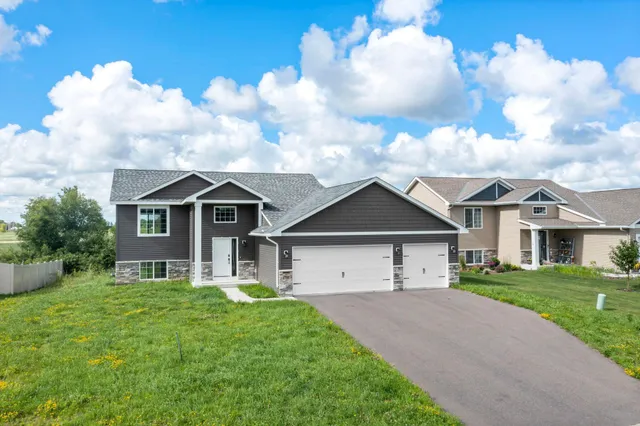 $399,000 | 1700 10th Street Northeast, Buffalo, MN 55313