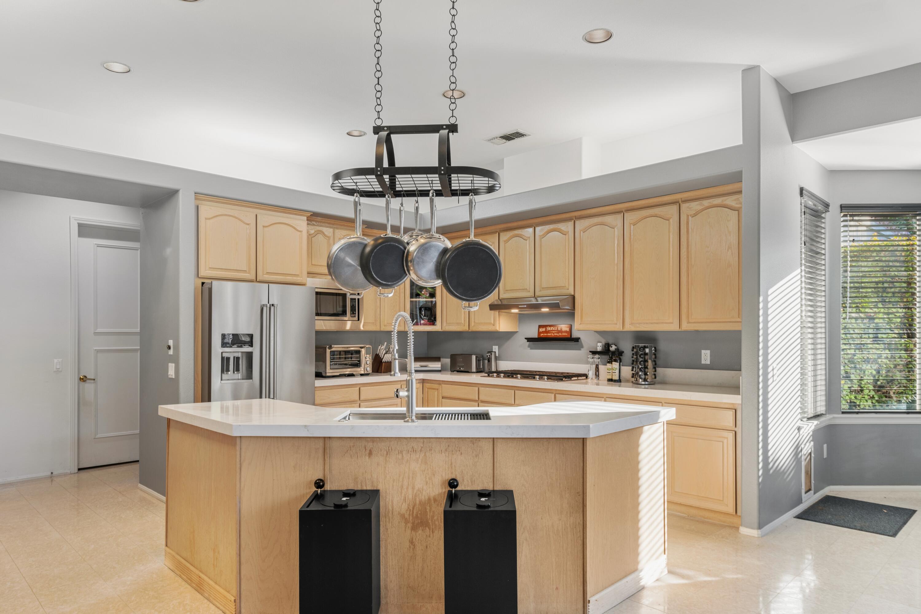 35 Bonita Court Rancho Mirage, CA 92270 - Photo 12 of 21 02